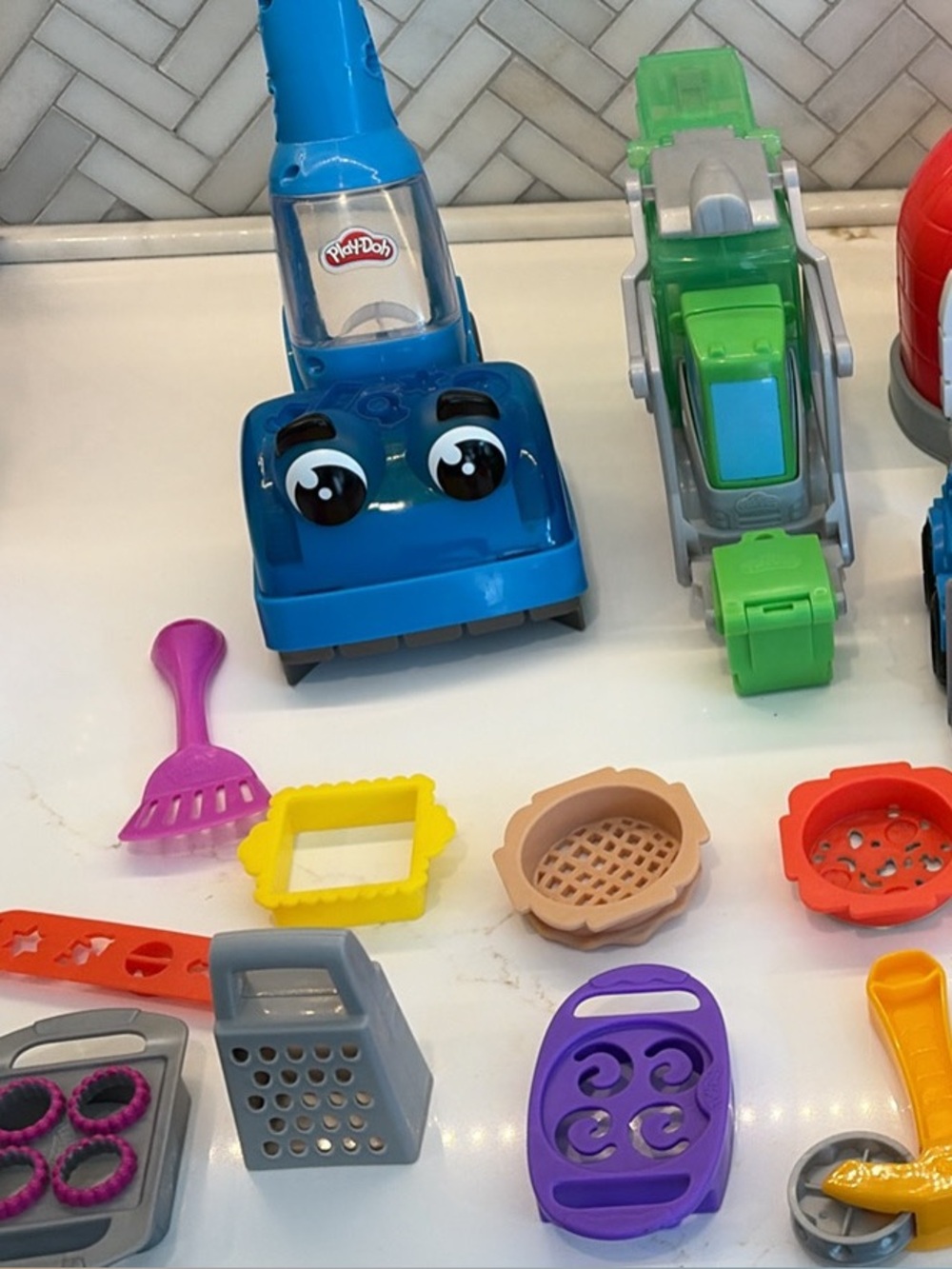 Play doh vacuum, pizza maker and recycling truck lot